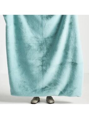 Anthropology Sophie Faux Fur Throw Blanket Makes Mint